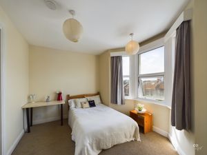 bed 4 - click for photo gallery